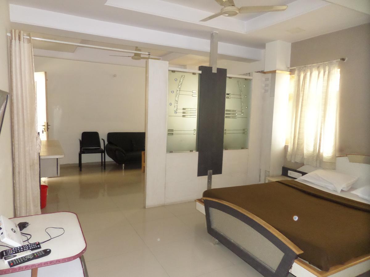 Hotel Sadanand Sangli Luaran gambar