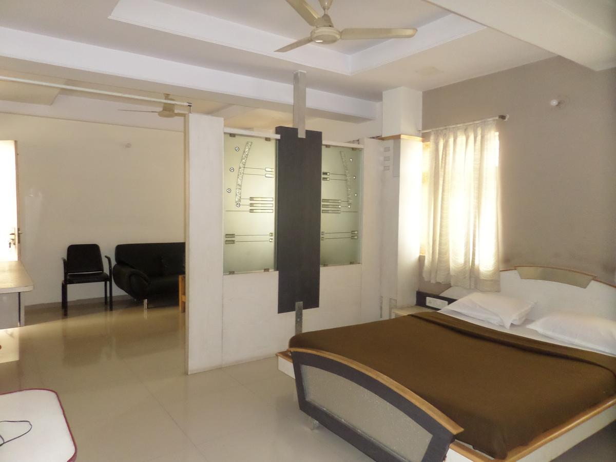 Hotel Sadanand Sangli Luaran gambar