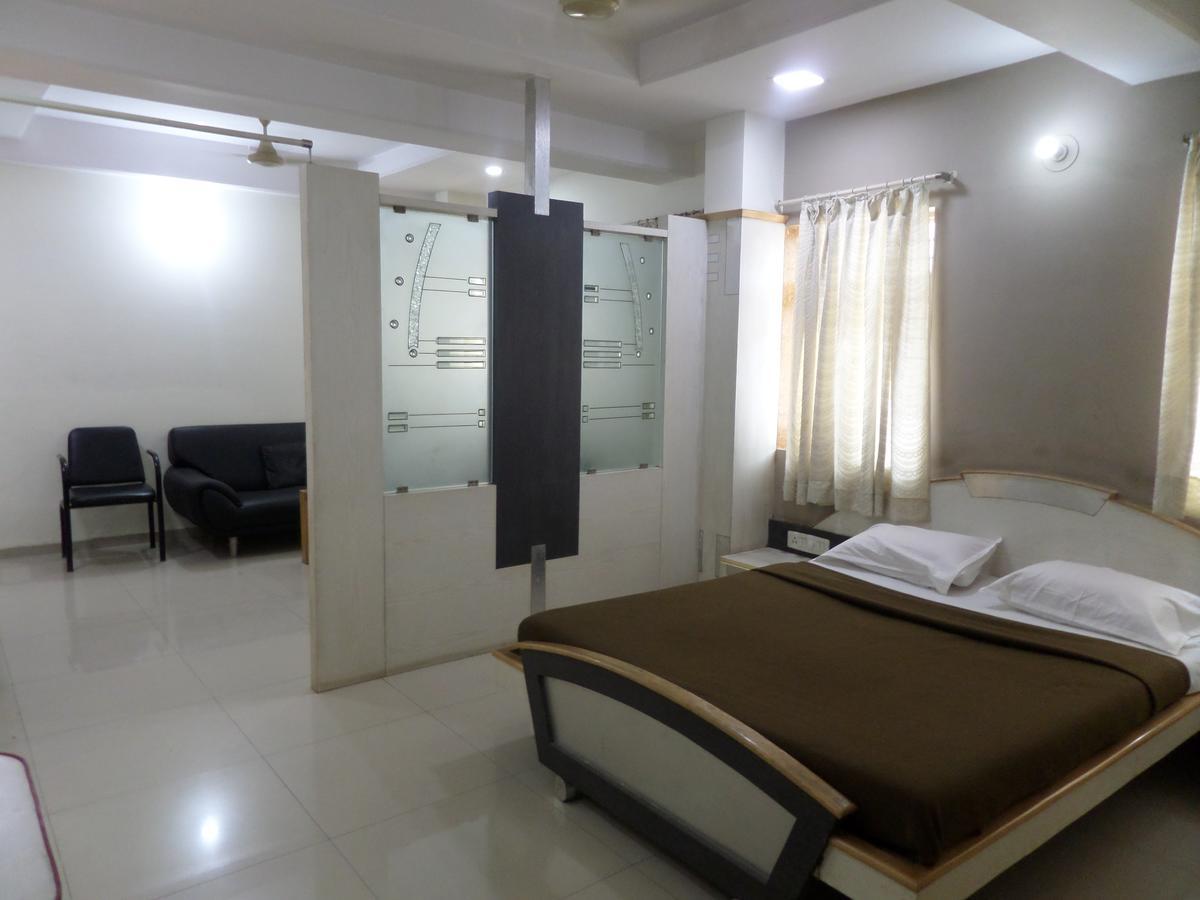 Hotel Sadanand Sangli Luaran gambar